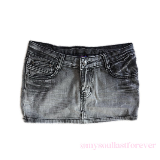 Vintage archive embroidered pocket distressed low waisted mini denim skirt - Mysoullastforever